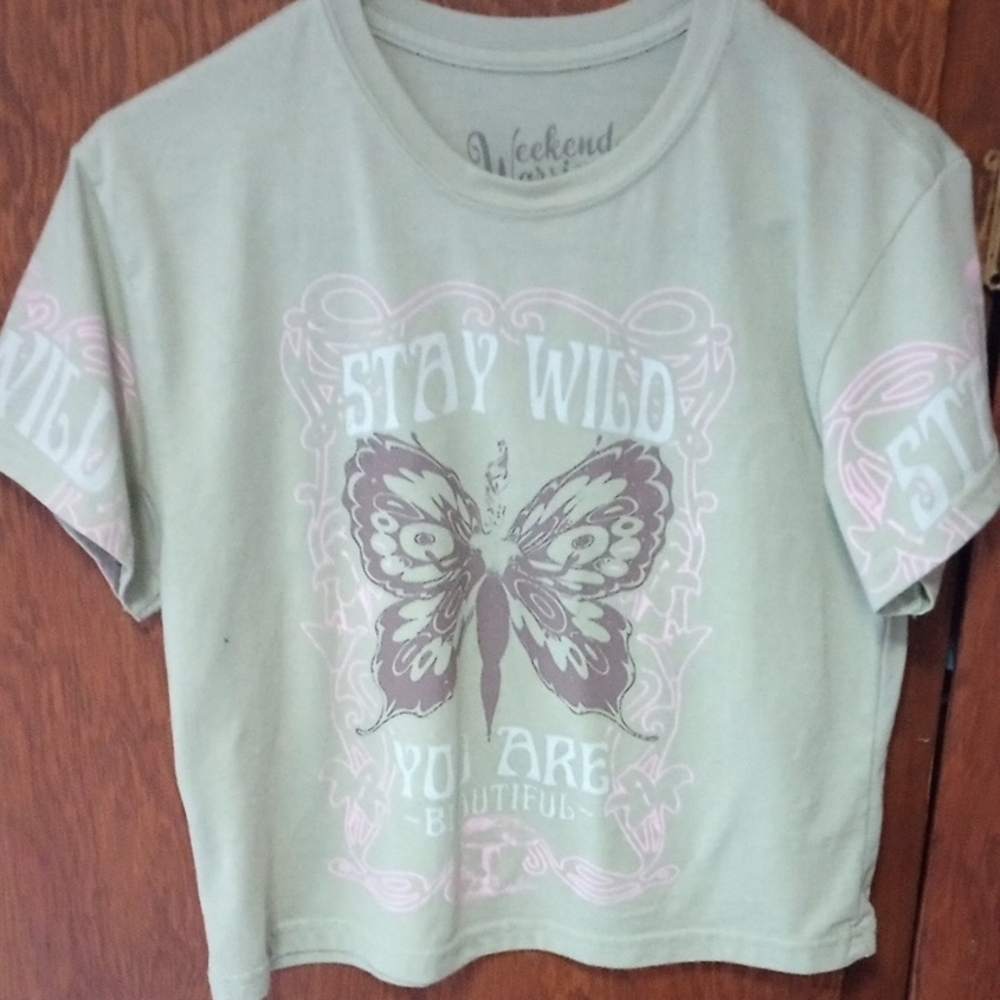 Stay Wild Cropped Graphic T-Shirt Women’s Small